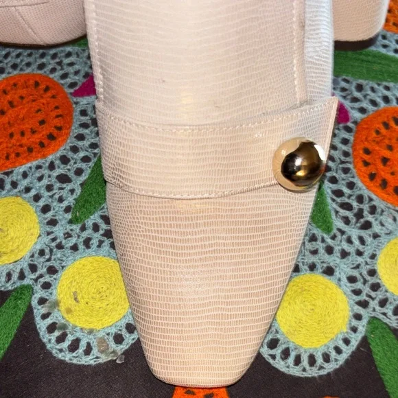 Chie Mihara Hellin Cream Flats with Gold Detail - Picture 3 of 11